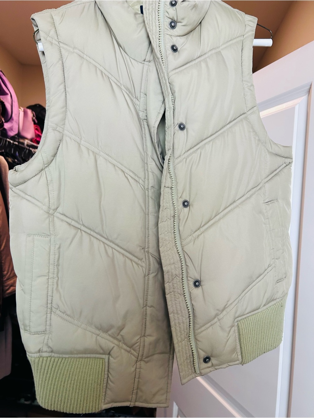 GAP Quilted Puffer Vest in Light Sage Green